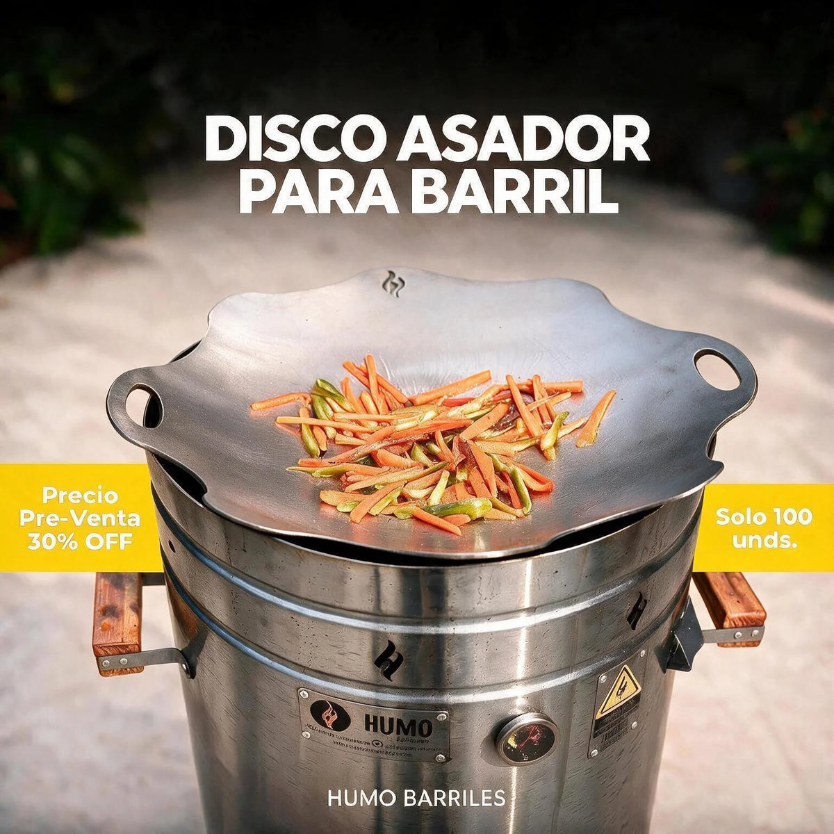 Fotografía del nuevo Disco Asador Brasileño de Humo Barriles, montado sobre el Humo Barril y asando unas deliciosas verduras