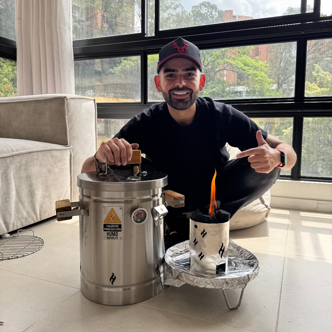 Muestra barril super mini en interior de apartamento.