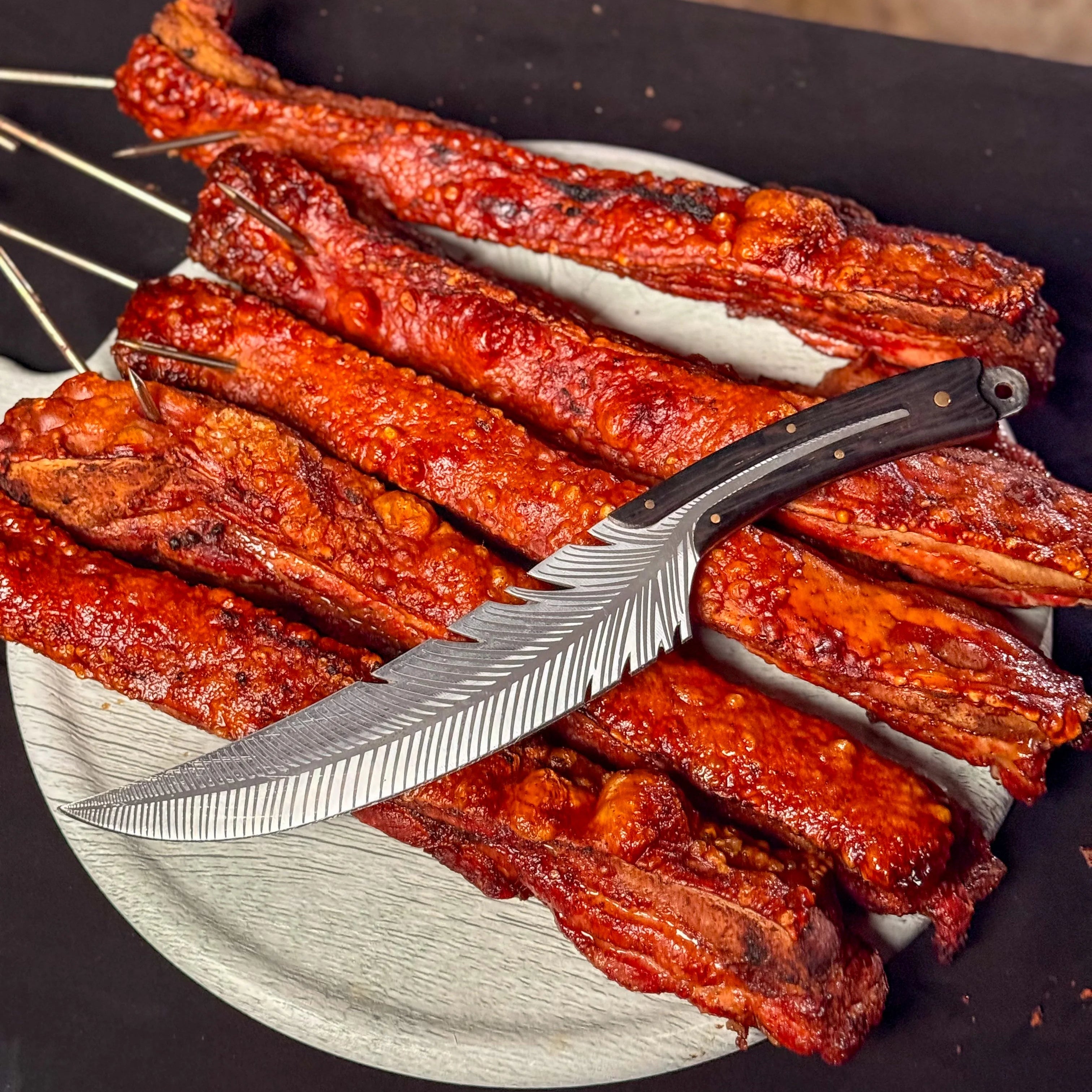 Chicharron ahumado en el barril Humo Barriles, servidas y listas para comer